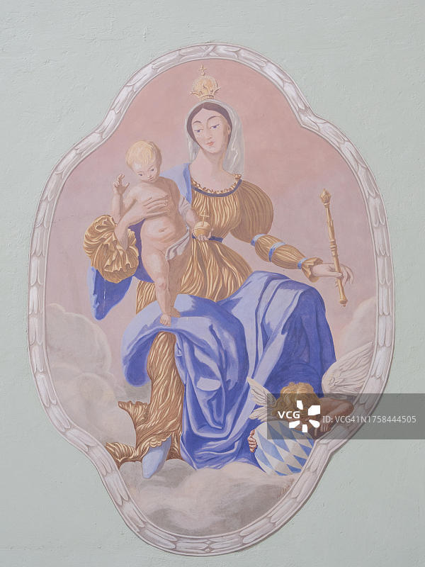 德国帕绍老城区壁画：圣母与圣子图片素材