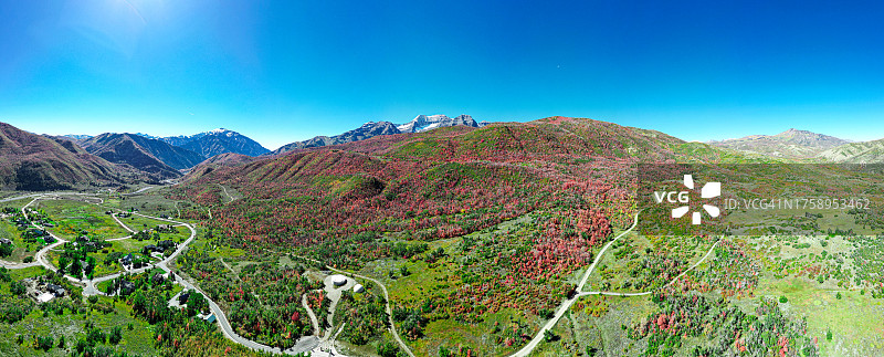 秋色山脉蓝天航拍全景图片素材