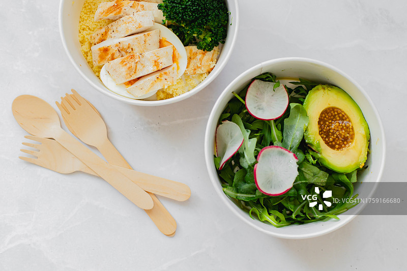 准备食用的午餐盒：健康膳食图片素材