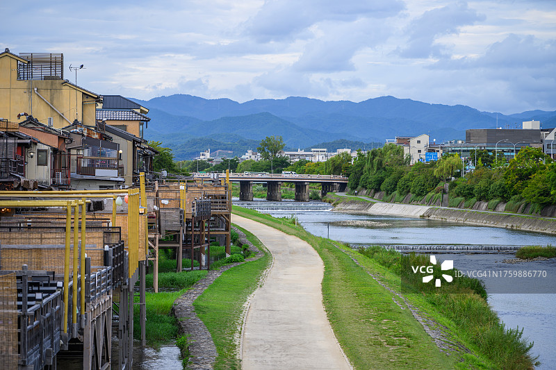 日本京都鸭川的景色图片素材