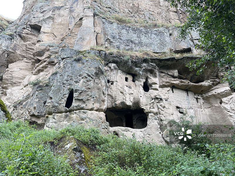 仰视角度下的古老遗址图片素材