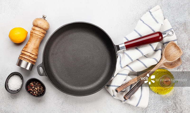 桌子上的厨房用具俯视图，美国图片素材