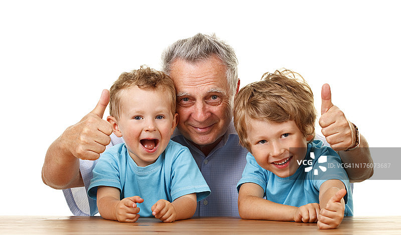 快乐的祖父和孙子孙女图片素材