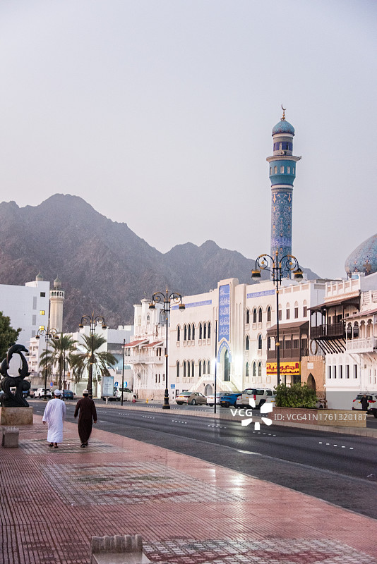 穆特拉滨海路与马斯喀特清真寺图片素材
