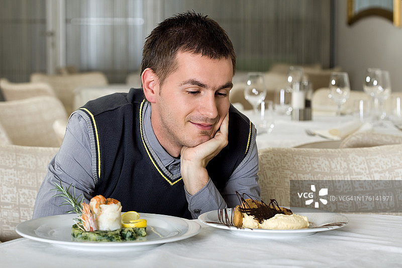 艰难的决定图片素材