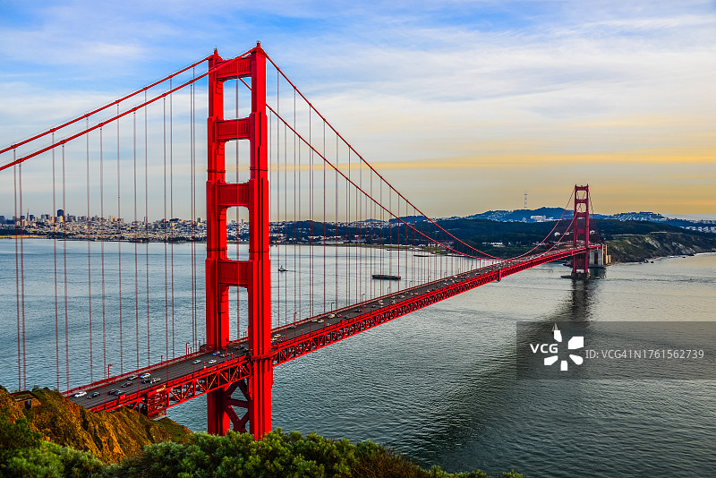 日落时分的旧金山金门大桥图片素材