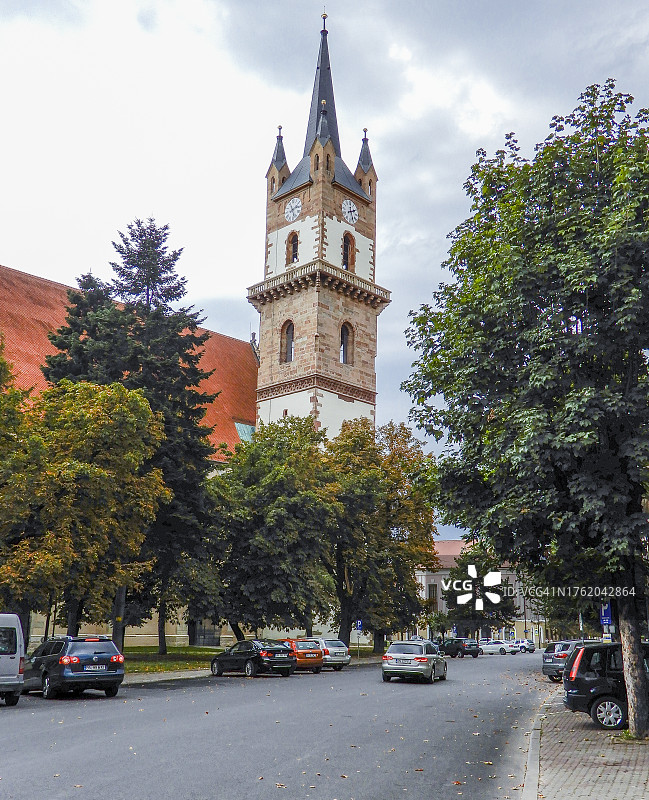 罗马尼亚特兰西瓦尼亚比斯特里察，归正教会的哥特式钟楼图片素材