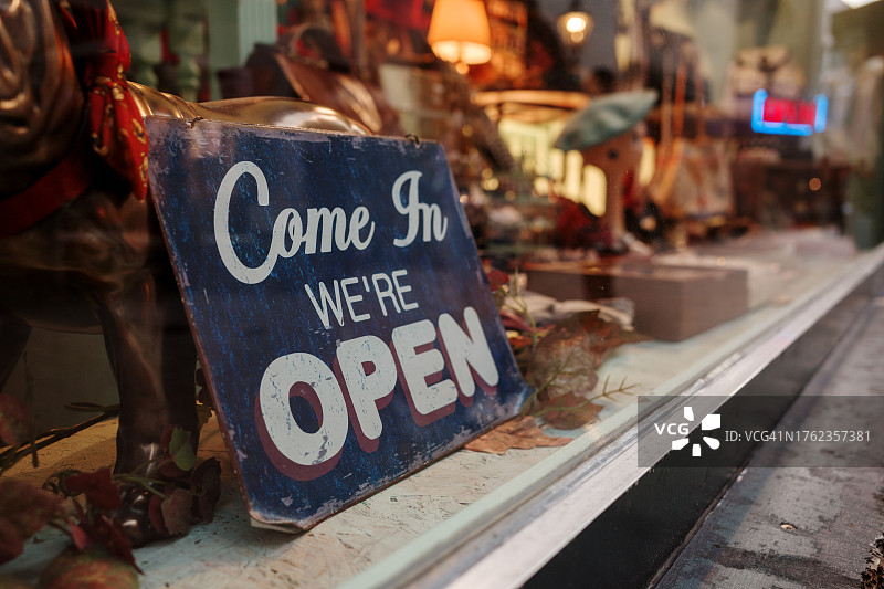 木制复古“欢迎光临”标牌图片素材
