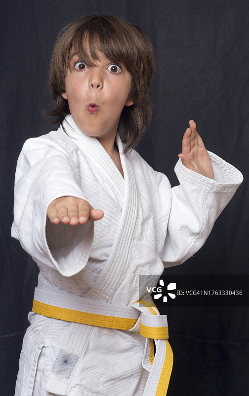 男童七岁图片素材