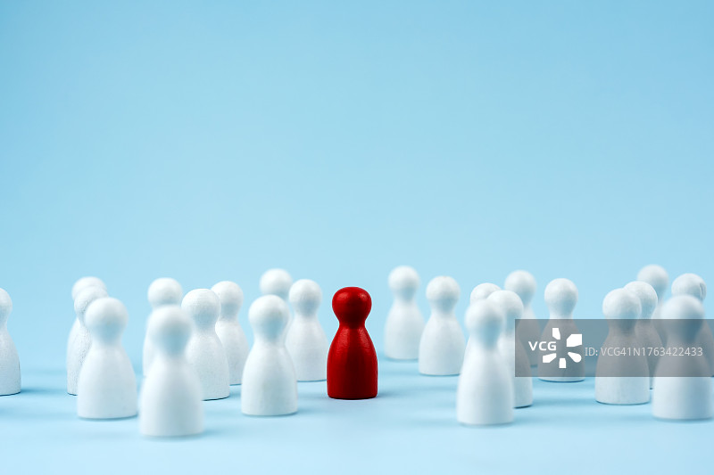 从人群中脱颖而出图片素材