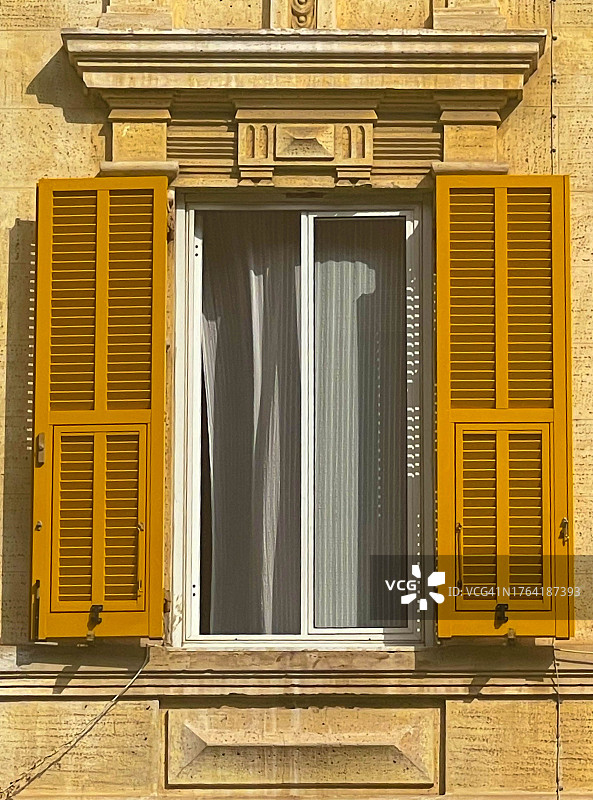 波托菲诺全开的百叶窗图片素材