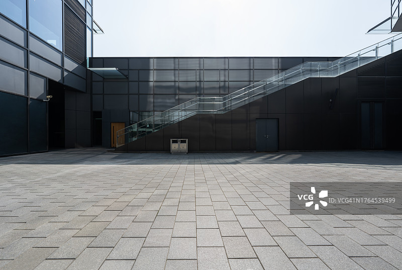 现代化城市建筑外的场地图片素材