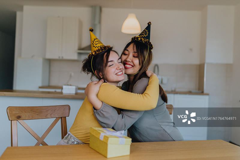 生日礼物赠送图片素材