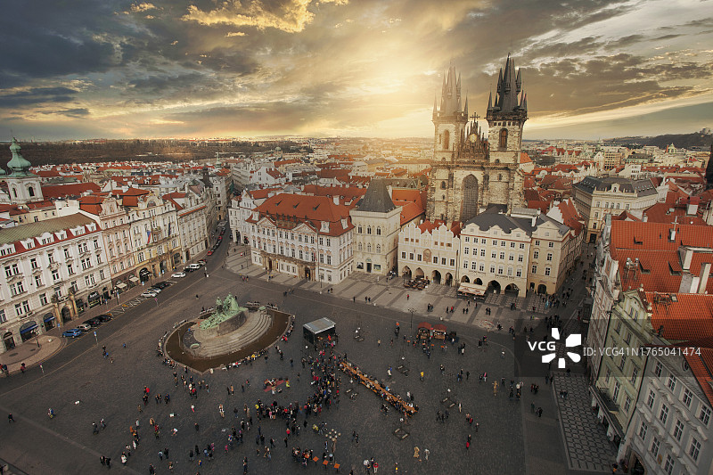 布拉格老城广场日落航拍图片素材