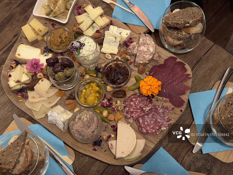 奶酪和肉类拼盘图片素材