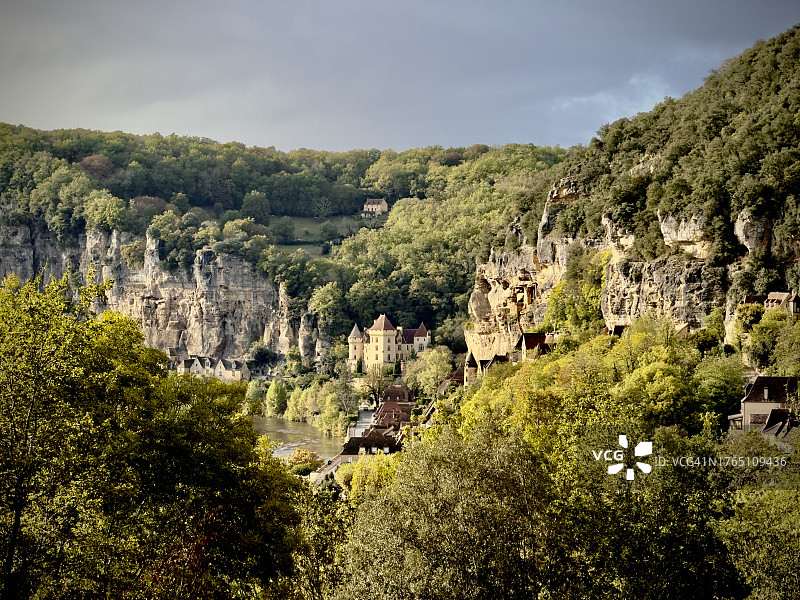 安静的法国村庄拉罗克加雅克图片素材