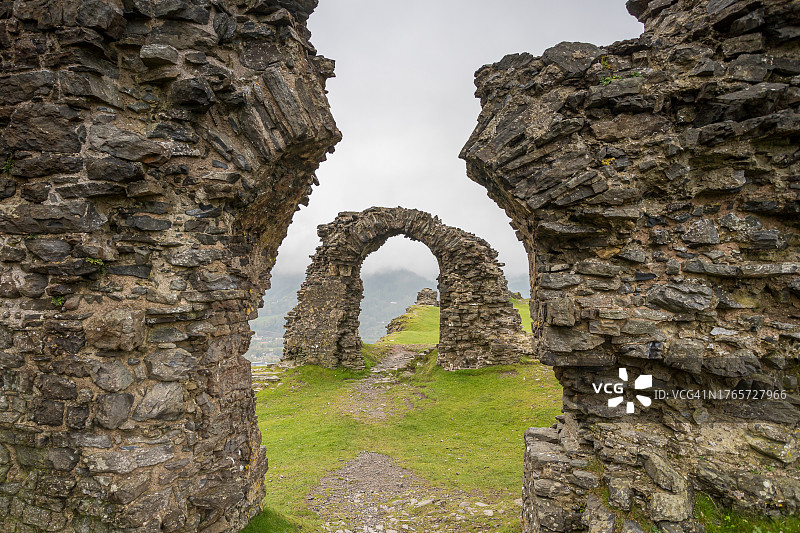 迪纳斯布兰城堡遗址图片素材