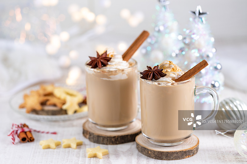 圣诞姜饼拿铁热巧克力图片素材