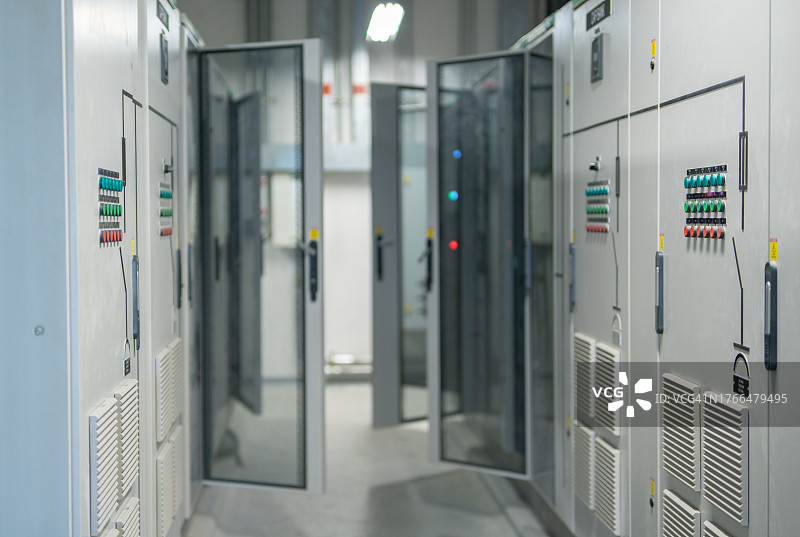 开关柜室的配电开关面板图片素材