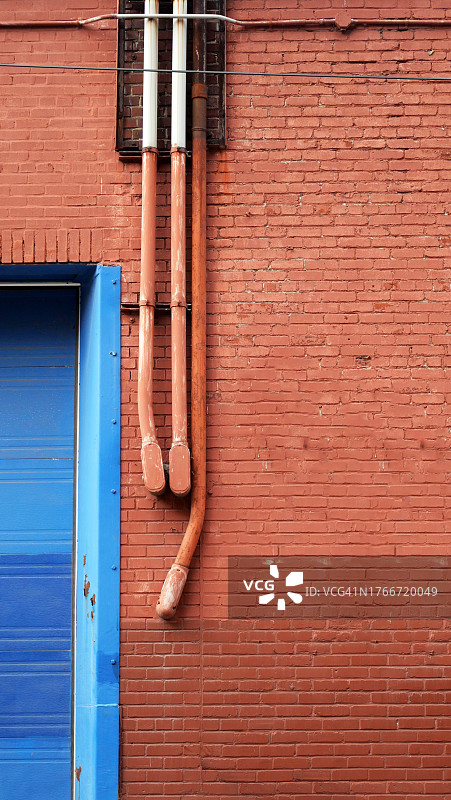 加拿大魁北克省蒙特利尔的砖墙和电线图片素材