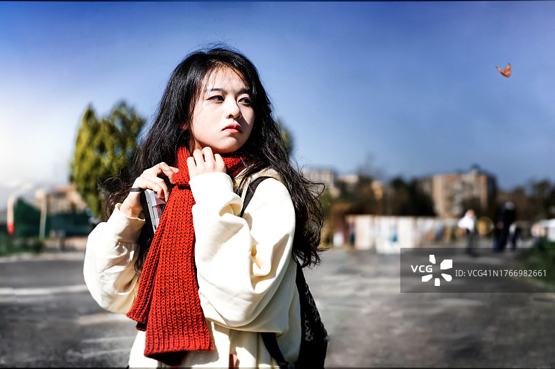 户外活动的中国女孩们图片素材