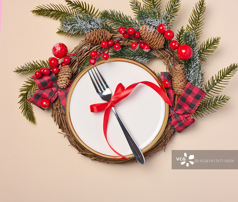 桌上的圣诞节装饰品（高角度）图片素材