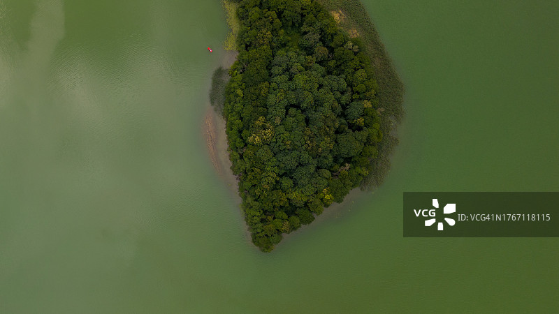 航拍湖泊图片素材