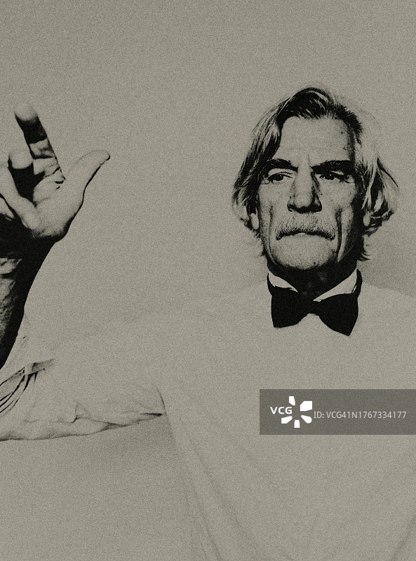 年长的大学教授图片素材