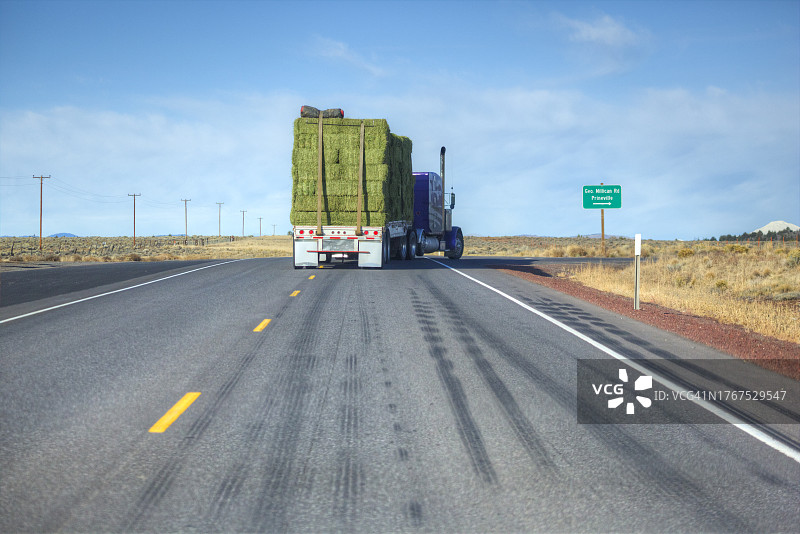 运输卡车右转弯图片素材