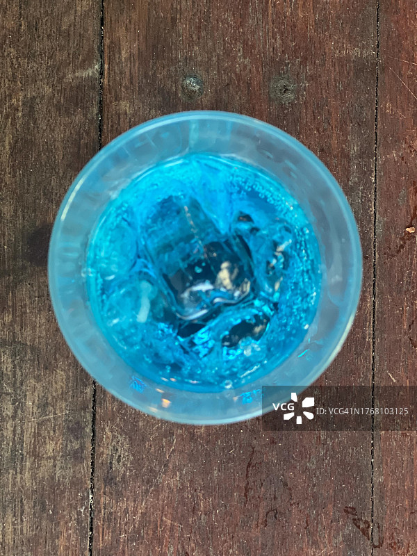 蓝色酒精饮料图片素材