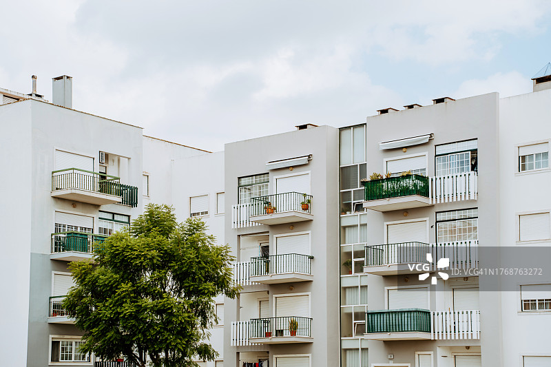 现代住宅楼立面仰视图图片素材