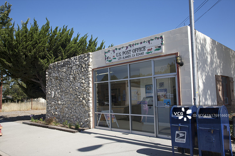 邮局的石头与玻璃幕墙图片素材