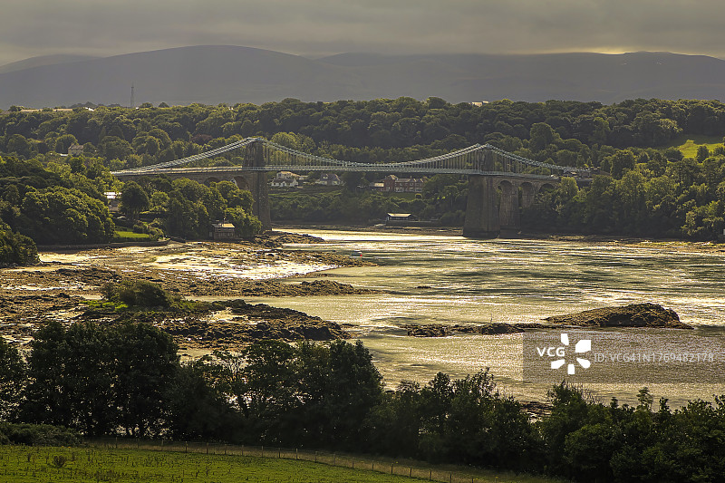 英国威尔士梅奈悬索桥图片素材