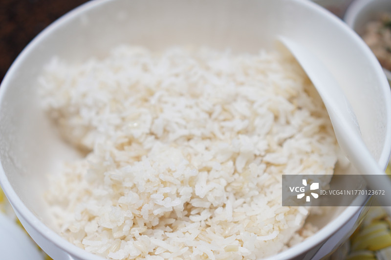 碗里的煮熟的米饭图片素材