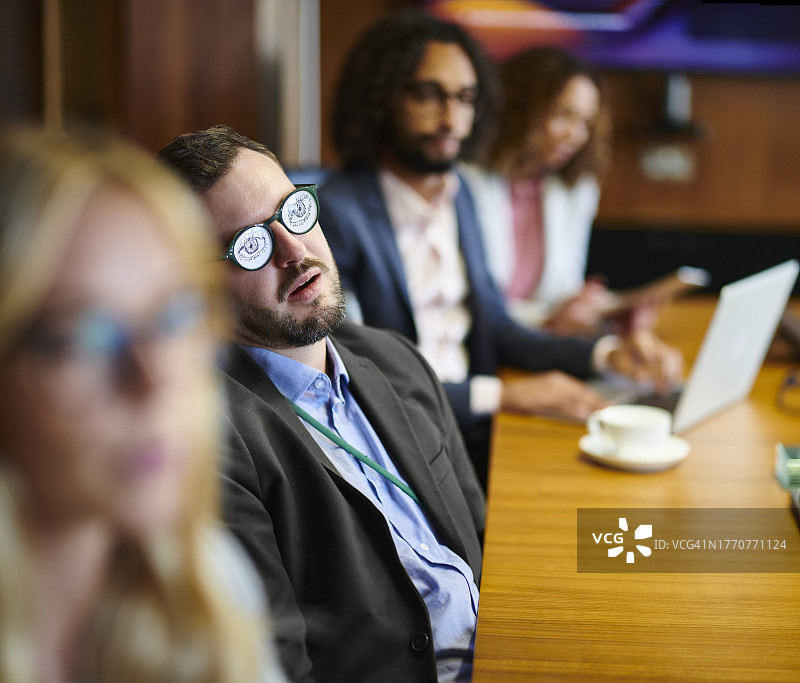 办公室的宿醉图片素材