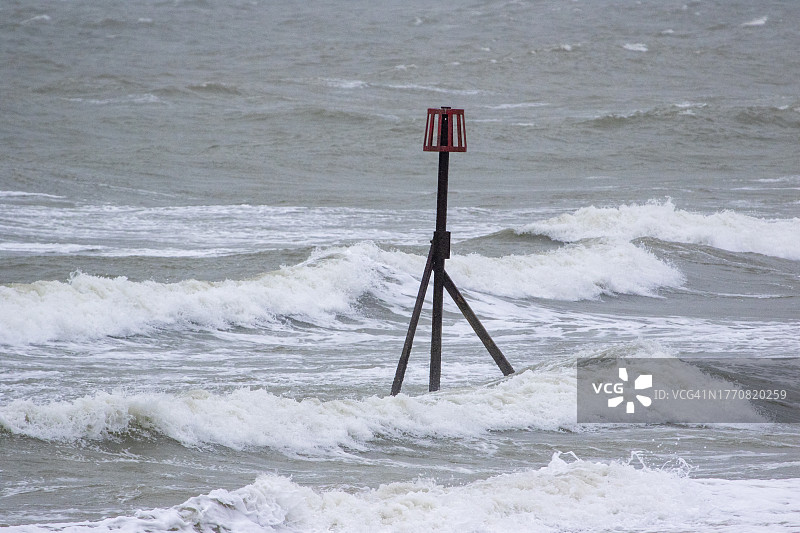 尚克林海滩上的丁坝标记图片素材