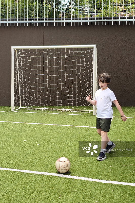 准备踢球图片素材