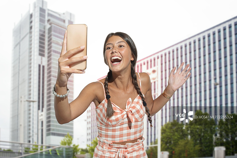 网红为社交网络创作内容图片素材