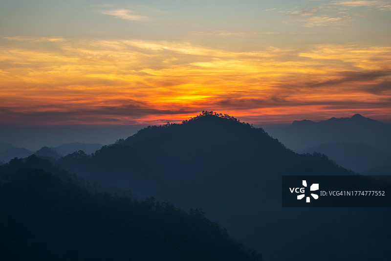 哈杜比露营观景点日出美景，泰国清迈图片素材