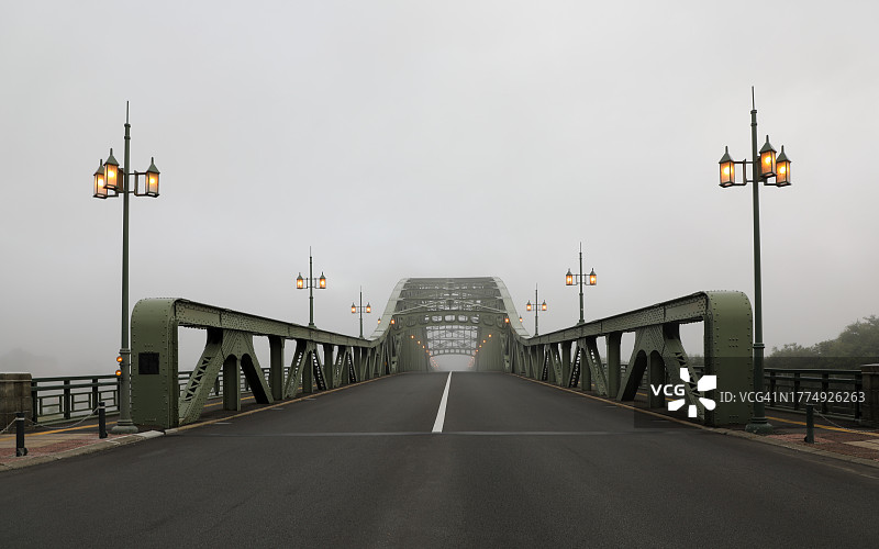 清晨的旭桥图片素材