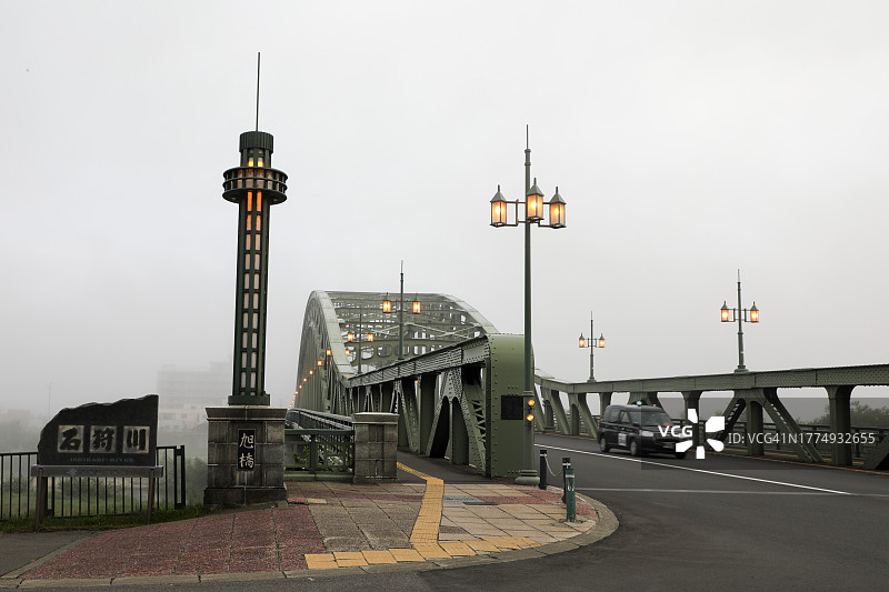 清晨的旭桥图片素材