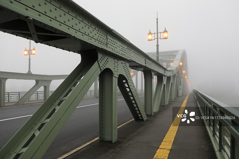 清晨的旭桥图片素材
