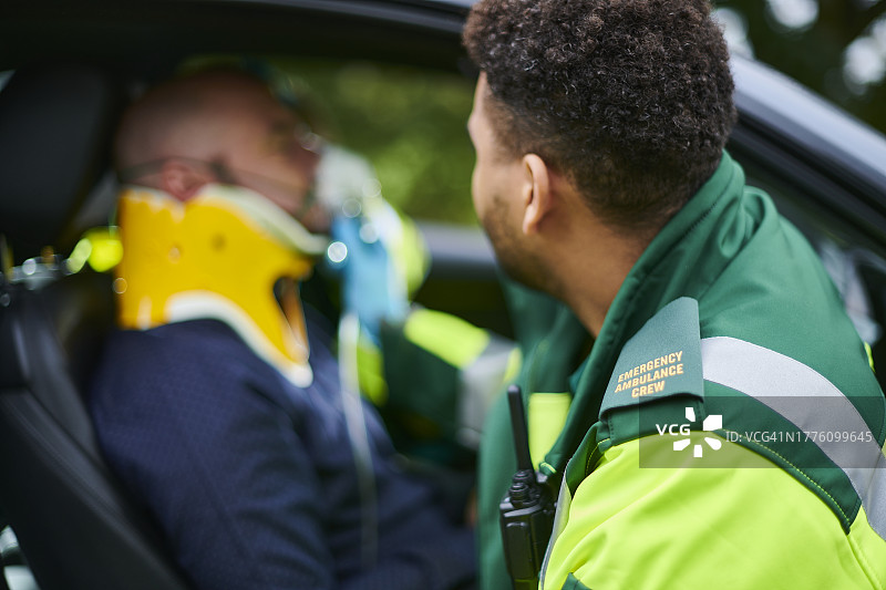 急救车医护人员图片素材