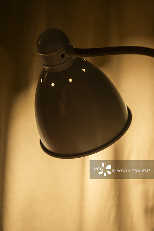 落地灯和窗帘图片素材