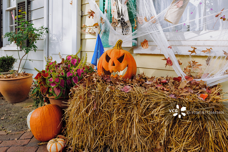 南瓜装饰房屋入口图片素材
