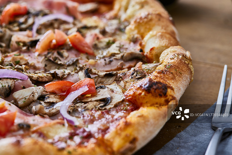 甜蜜的生活：乡村餐桌，披萨美食图片素材