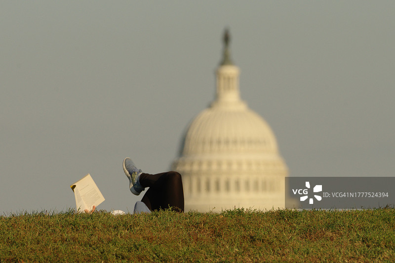 在国家广场阅读图片素材