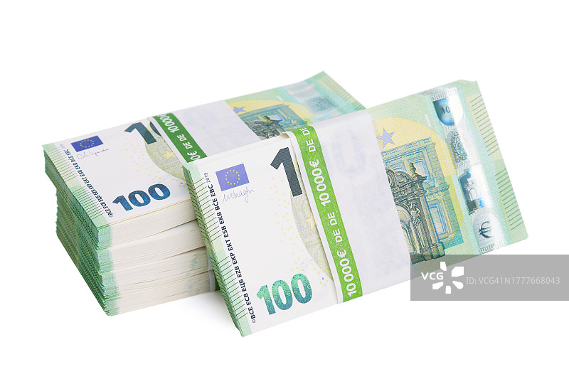 白色背景上的一叠100欧元纸币图片素材