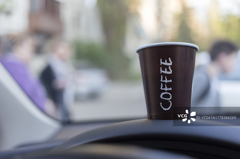 车上的外卖杯特写图片素材