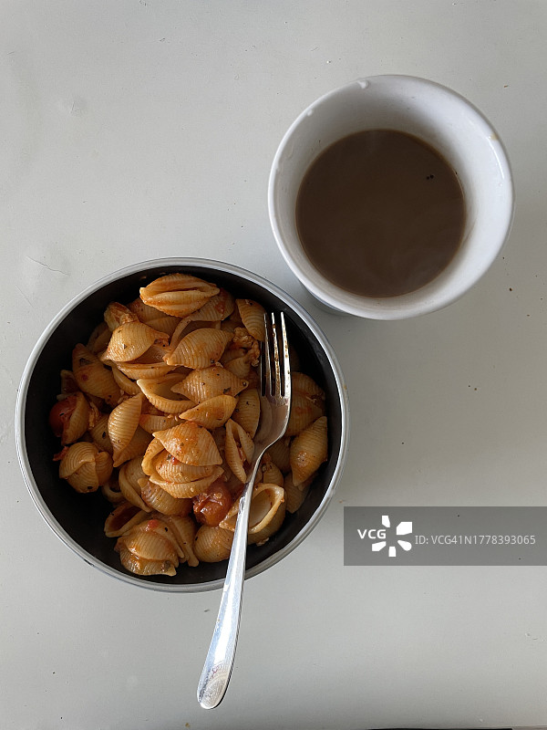 俯视拍摄：桌子上的碗装食物，英国科尔切斯特图片素材